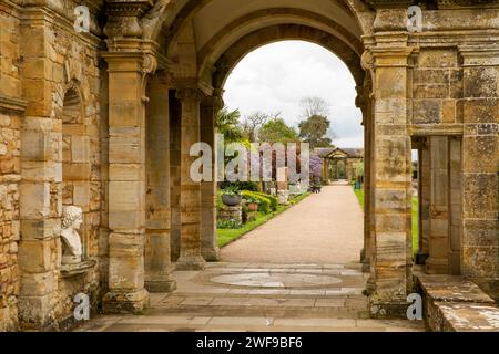 UK, England Kent, Hever, Hever Castle, Italian garden through stone arch Stock Photo