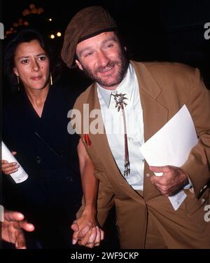 Marsha Garces, Robin Williams, 1985. ph: John Barrett/PHOTOlink/Courtesy Everett Collection (Robin Williams Marsha Garces wife6400) Stock Photo