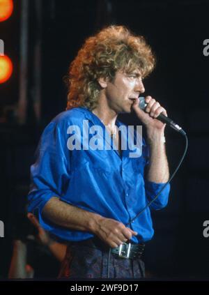 Robert Plant at LIVE AID in Philadelphia, 1985. ph: John Barrett/PHOTOlink/Courtesy Everett Collection  (Robert Plant6479) Stock Photo