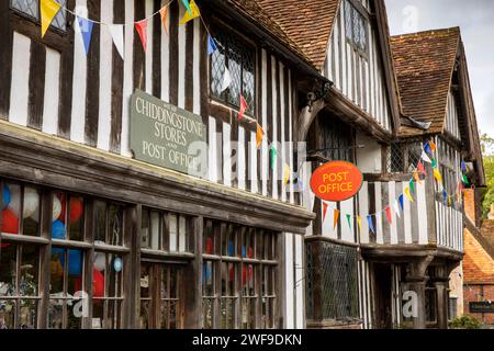 UK, England Kent, Chiddingstone, village shop and Post Office in historic timber-framed house once owned by Anne  Boleyn’s father Stock Photo