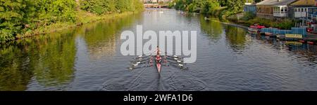 Glasgow, UK, September 17th 2022, Women training for canoe race on the River Clyde Stock Photo