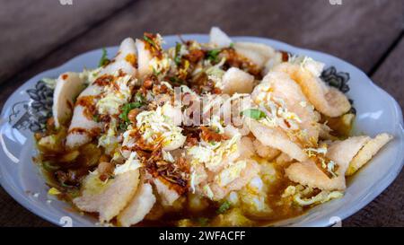 Close up Chicken porridge topped with shredded chicken, fried peanuts and crackers Stock Photo