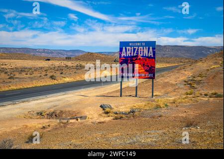 Welcome to Arizona State Sign situated along I-15 at the border with Utah Stock Photo