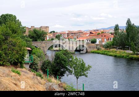 El Barco de Avila, town, castle, romanesque bridge (Puente Viejo) and Tormes River. Avila province, Castilla y Leon, Spain. Stock Photo