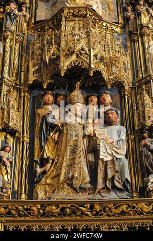 Burgos city, Catedral de Santa Maria. Capilla de Santa Ana, altarpiece detail Acuña bishop (16th century by Diego de Siloe). Burgos province, Castilla Stock Photo