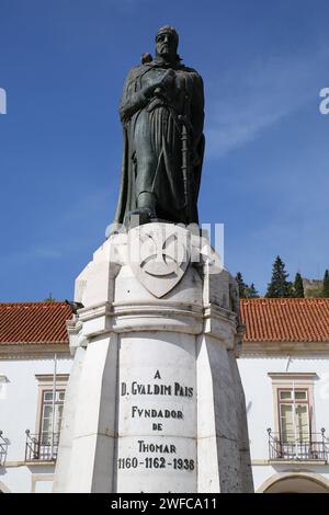 Town Square and statue of Grand Master D. Gualdim Pais, Tomar, Ribatejo Province, Portugal. Stock Photo