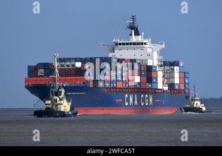 Buffeted by 20mph winds Svitzer tugs bring container ship CMA CGM ...