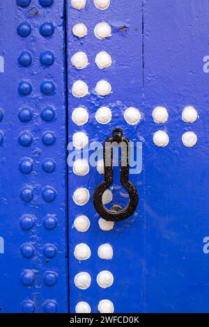 North Africa Morocco Marrakech Marrakesh medina Moroccan old district cobalt blue coloured painted door doors knocker knockers handle handles Stock Photo