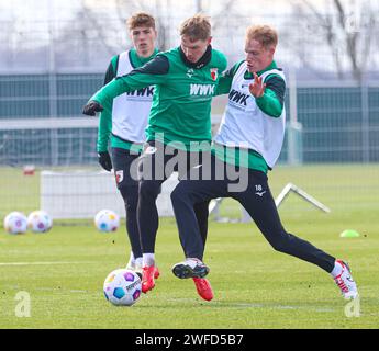 Kampf um den Ball von Arianna Caruso (Real Madrid CF, #24) mit ...