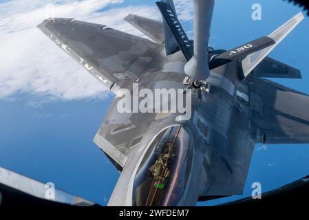 Pacific Ocean, United States. 23 January, 2024. A U.S Air Force F-22 Raptor stealth fighter aircraft with the Hawaiian Raptors Squadron refuels inflight from a USAF KC-135 Stratotanker during exercise Sentry Aloha 24-01, January 23, 2024 over the Pacific Ocean, Hawaii.    Credit: MSgt. Mysti Bicoy/U.S. Air Force/Alamy Live News Stock Photo