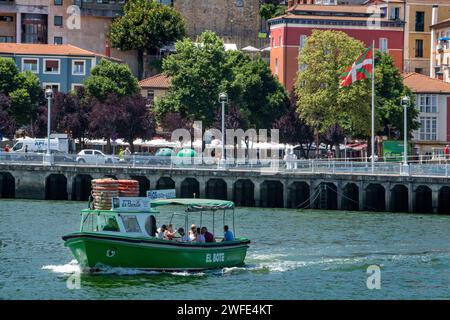 El Gasolino, small boat carrying passengers across the River Nervion, between Portugalete and Las Arenas, Getxo, Vizcaya, Pais Vasco, Spain.  The one Stock Photo