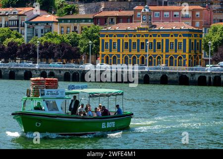 El Gasolino, small boat carrying passengers across the River Nervion, between Portugalete and Las Arenas, Getxo, Vizcaya, Pais Vasco, Spain.  The one Stock Photo