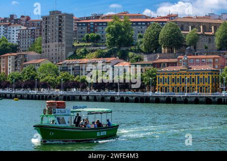 El Gasolino, small boat carrying passengers across the River Nervion, between Portugalete and Las Arenas, Getxo, Vizcaya, Pais Vasco, Spain.  The one Stock Photo