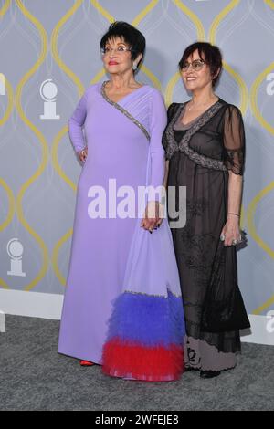 Chita Rivera (L) and her daughter Lisa Mordente attend the 75th Annual Tony Awards at Radio City Music Hall on June 12, 2022 in New York City. Stock Photo