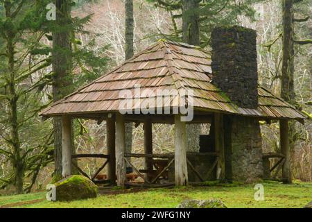 Hebo Lake picnic shelter built by Civilian Conservation Corps (CCC), Siuslaw National Forest, Oregon Stock Photo