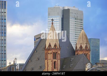 St. Leonhard, catholic church in front of modern skyscrapers, architectural contrast, Germany, Hesse, Frankfurt am Main Stock Photo