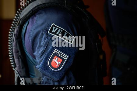 Hohenbostel, Germany. 03rd Jan, 2024. Police officers from the Lüneburg Disposal Unit discuss during an exercise. Credit: Philipp Schulze/dpa/Alamy Live News Stock Photo