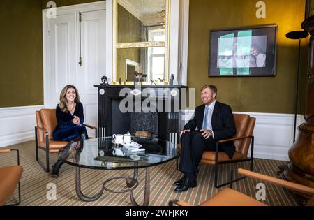 THE HAGUE, King Willem-Alexander receives VVD leader Dilan Yesilgoz-Zegerius during the introductory talks of party leaders at Huis ten Bosch Palace. Photo: Rotapool / Frank van Beek netherlands out - belgium out Stock Photo