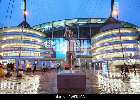 Sergio Agüero statue outside of the Etihad Stadium ahead of the Premier League match Manchester City vs Burnley at Etihad Stadium, Manchester, United Kingdom, 31st January 2024  (Photo by Mark Cosgrove/News Images) Stock Photo