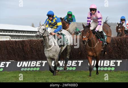 Race 3 1.15 The Paddy Power Cheltenham Countdown Podcast Handicap Chase (Class 1 Premier Handicap)   L2r Bill Baxter ridden by Sam Twiston-Davies and Stock Photo