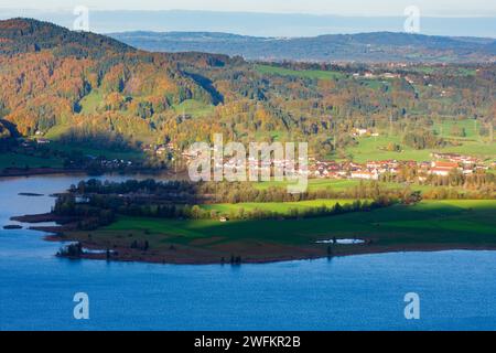 Schlehdorf: lake Kochelsee, church St. Tertulin, snow in Oberbayern, Tölzer Land, Upper Bavaria, Bayern, Bavaria, Germany Stock Photo