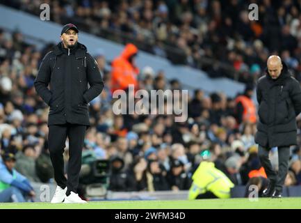 Etihad Stadium, Manchester, UK. 31st Jan, 2024. Premier League Football, Manchester City versus Burnley; Burnley manager Vincent Kompany shouts instructions to his players Credit: Action Plus Sports/Alamy Live News Stock Photo