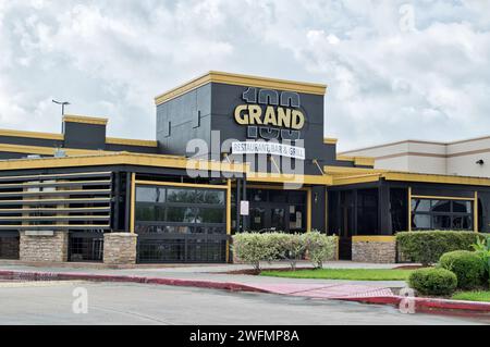 Houston, Texas USA 07-04-2023: 100 Grand Restaurant Bar and Grill exterior in Houston, TX. Local soul food establishment. Stock Photo