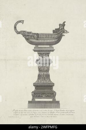 Marble Trireem on a pedestal, Giovanni Battista Piranesi, 1778 print A marble trireem (warship from antiquity) on an ornamental pedestal. Text in STUDMARGE. Rome paper etching piece of sculpture, reproduction of a piece of sculpture. military vehicles (+ naval force) Stock Photo