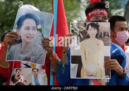 Bangkok, Thailand. 01st Feb, 2024. Protesters hold portraits of Aung San Suu Kyi during a rally to mark the third anniversary of the coup in Myanmar in front of the United Nations Building in Bangkok. Myanmar's military seized power on February 1, 2021, ousting the civilian government and arresting its de facto leader, Aung San Suu Kyi. Credit: SOPA Images Limited/Alamy Live News Stock Photo