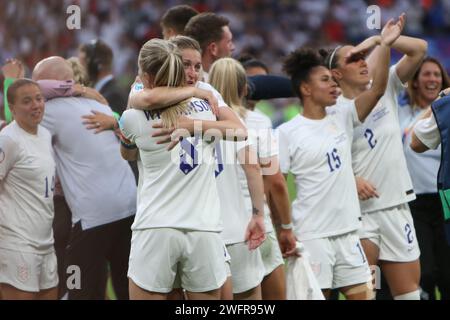 Leah Williamson and Ellen White hug UEFA Women's Euro Final 2022 England v Germany at Wembley Stadium, London 31 July 2022 Stock Photo