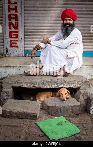 Man from Rajasthan dressed in traditional clothes, Jodhpur, Rajasthan, India Stock Photo