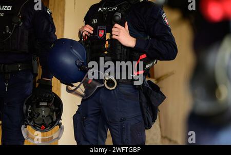 PRODUCTION - 03 January 2024, Lower Saxony, Hohenbostel: A police officer from Lüneburg wears an Individual First Aid Kit (IFAK) on his protective vest. Photo: Philipp Schulze/dpa Stock Photo