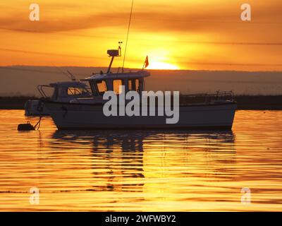 Queenborough, Kent, UK. 1st Feb, 2024. UK Weather: stunning Saharan dust sunset in Queenborough Harbour, Kent this evening. Credit: James Bell/Alamy Live News Stock Photo