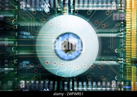 FOTOMONTAGE, Künstliches Auge liegt auf Computerplatine, Symbolfoto künstliche Intelligenz, Deep Learning *** FOTOMONTAGE, Artificial eye lies on computer board, Symbol photo artificial intelligence, Deep Learning Stock Photo