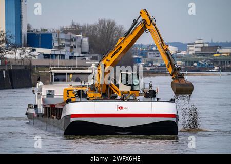 Dredging ship on the Rhine, dredging gravel into the Rhine, near Leverkusen, NRW, Germany, Stock Photo