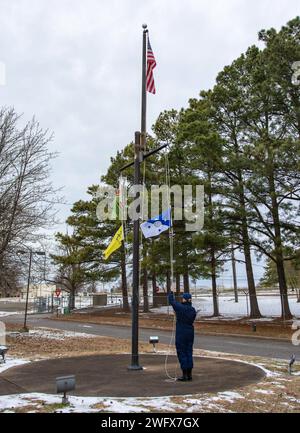 240122-N-KY668-1227 MILLINGTON, Tenn. - (Jan. 22, 2024) – A Four-Star Admiral Flag is raised for Admiral Linda L. Fagan, Commandant of the Coast Guard, during a tour of the base, January 22, 2024. U.S. Coast Guard Sector Lower Mississippi River is in the process of moving to their new office location onboard NSA Mid-South. Stock Photo