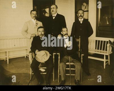 Japanese envoys Kogoro Takhira (seated, left), Jutaro&#xaf; Komura (seated, right) with two staff members and H.W. Dennison, the American advisor to the Japanese delegation, full-length portrait facing front, 1905. Stock Photo
