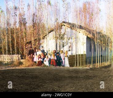 Migrant farmstead in the settlement of Nadezhdinsk with a group of peasants, Golodnaia [or Golodnaya] Steppe, [Russia/Central Asia?], between 1905 and 1915. Stock Photo