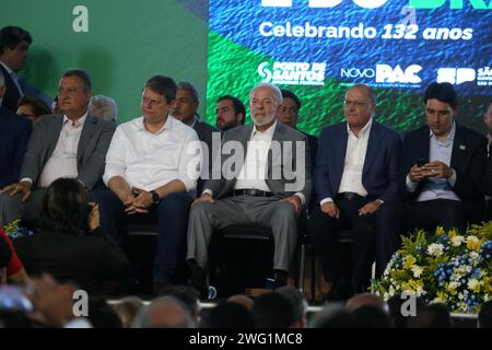 Santos, Brazil. 02nd Feb, 2024. SP - SANTOS - 02/02/2024 - LULA AT THE PORT OF SANTOS - Lula, Visits the Port of Santos, Santos, 02/02/2024. Announces works on the tunnel between Santos and Guaruja, in Sao Paulo, both municipalities that make up the Port of Santos Photo: Fernanda Luz/AGIF (Photo by Fernanda Luz/AGIF/Sipa USA) Credit: Sipa USA/Alamy Live News Stock Photo