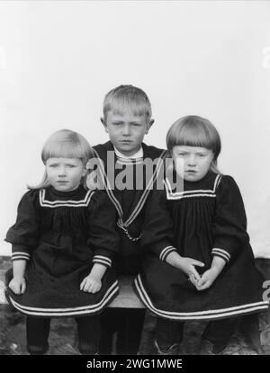 Hans Per Persson's children: son Paul (b.1892-05-06, died 1912), daughter Anna (b.1894), daughter Berta (1896-1917), 1898-1900. Stock Photo