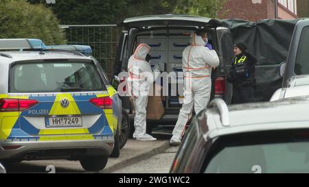 Hamburg, Germany. 02nd Feb, 2024. Forensics officers and a policewoman stand by their service vehicle. Two people have been found fatally injured in Hamburg-Billstedt. Credit: Steven Hutchings/TNN/dpa/Alamy Live News Stock Photo