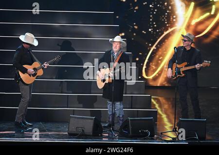 Texas country music legend ROBERT EARL KEEN performs in tribute to Hall of Fame inductee Lance McCullers during the 2024 Houston Sports Awards on Janu Stock Photo