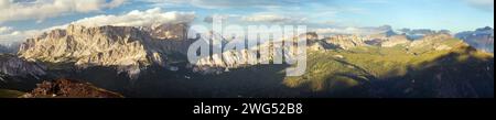 Passo Giau, Monte Antelao and Le Tofane gruppe, evening view from Alps Dolomites mountains, Italy View from Col di Lana near Cortina d Ampezzo Stock Photo