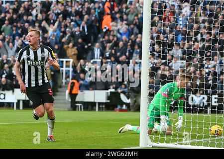 Newcastle on Saturday 3rd February 2024. Newcastle United's Sean Longstaff celebrates his first goal during the Premier League match between Newcastle United and Luton Town at St. James's Park, Newcastle on Saturday 3rd February 2024. (Photo: Michael Driver | MI News) Credit: MI News & Sport /Alamy Live News Stock Photo