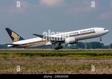 Singapore Airlines Boeing 777-200 with registration 9V-SVM just airborne at Amsterdam Airport Schiphol Stock Photo