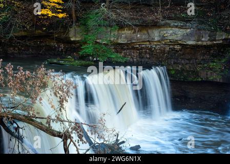 The Great Falls of Tinkers Creek in Bedford, Ohio, flows through a deep ravine in a secluded setting. Stock Photo