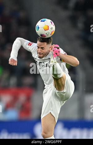 Freiburg Im Breisgau, Germany. 03rd Feb, 2024. Soccer: Bundesliga, SC Freiburg - VfB Stuttgart, Matchday 20, Europa-Park Stadium. Freiburg's Christian Günter in action. Credit: Harry Langer/dpa - IMPORTANT NOTE: In accordance with the regulations of the DFL German Football League and the DFB German Football Association, it is prohibited to utilize or have utilized photographs taken in the stadium and/or of the match in the form of sequential images and/or video-like photo series./dpa/Alamy Live News Stock Photo