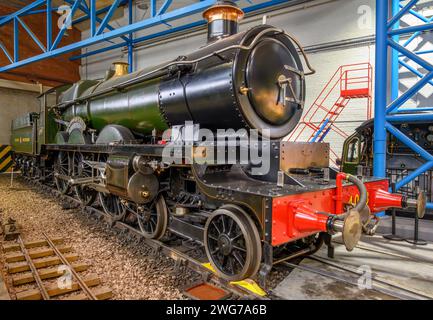 GWR 4000 Class 4003 Lode Star, Great Hall, National Railway Museum, York, England.  It was built  in 1907 and designed by George Jackson Churchward. Stock Photo