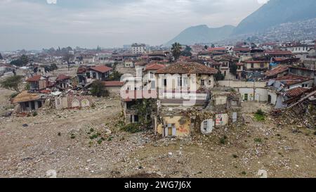 Hatay, Turkey. 03rd Feb, 2024. (EDITORS NOTE: Photo taken with drone) View of destroyed buildings and property by the earthquake. Turkey experienced the largest earthquake in its history on December 6, 2023, in the border region of Syria. Following the consecutive 7.4 and 7.7 earthquakes, 10 cities in the eastern region were affected. There are still ruins of collapsed buildings in the city center of Hatay, one of the most affected cities. (Photo by Tunahan Turhan/SOPA Images/Sipa USA) Credit: Sipa USA/Alamy Live News Stock Photo