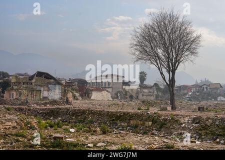 Hatay, Turkey. 03rd Feb, 2024. View of a tree around the destroyed buildings in Hatay. Turkey experienced the largest earthquake in its history on December 6, 2023, in the border region of Syria. Following the consecutive 7.4 and 7.7 earthquakes, 10 cities in the eastern region were affected. There are still ruins of collapsed buildings in the city center of Hatay, one of the most affected cities. (Photo by Tunahan Turhan/SOPA Images/Sipa USA) Credit: Sipa USA/Alamy Live News Stock Photo